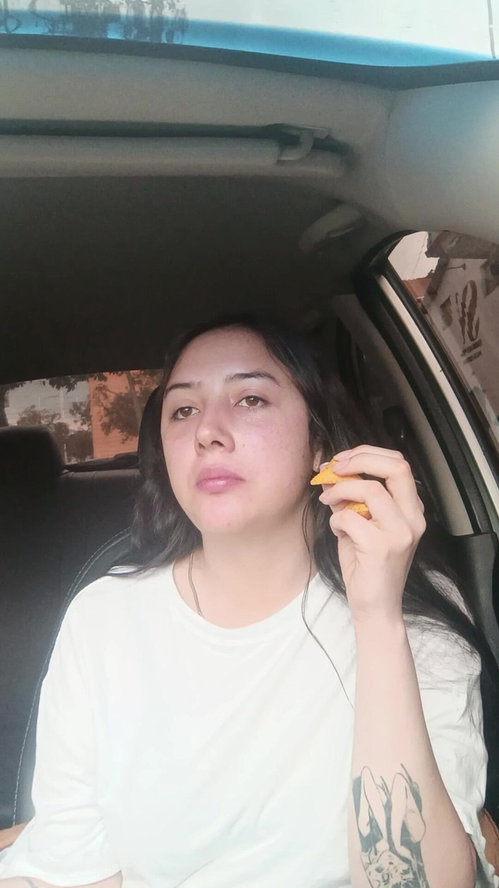 Golden domme: Makan di dalam mobil