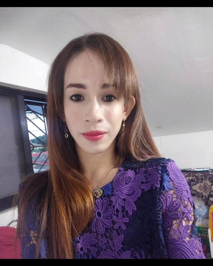 Ladyboy Karl: Sát po zlaté sprše