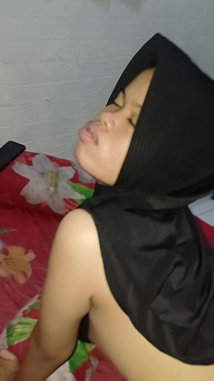 Theresia Nirvana: 18-jährige hijab-studentin, die hyper-sex ist