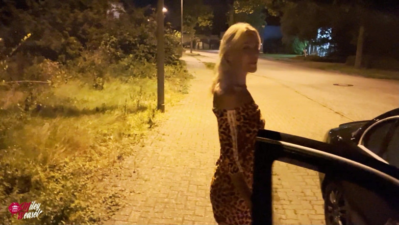 Miley Weasel: Cute Blonde Gets Fucked on the Side of the Road!!
