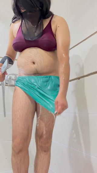 Jessica Leone: Jessica in sari rosso bagnato