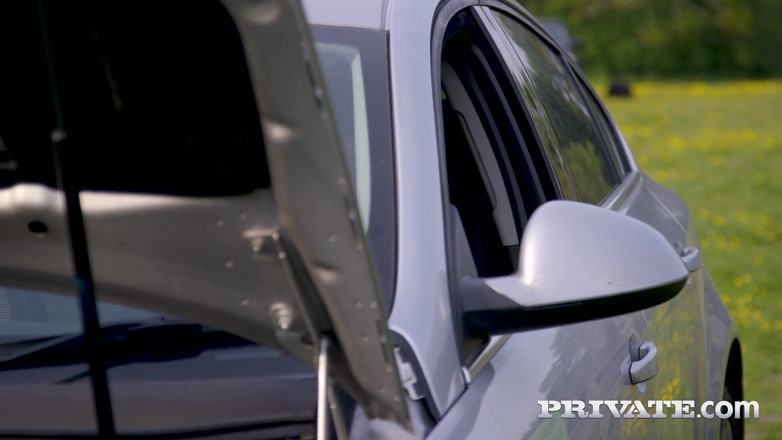 Private.com: Mobil lina luxa dientot habis-habisan sama kontol besar