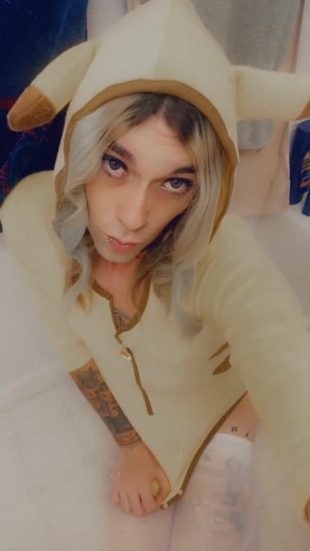 CarmenMelatonin: Pikagirl excitée adore le sexe