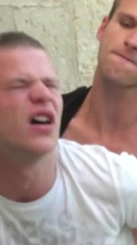 Rod wird vom sexy blonden twink leo gefickt.