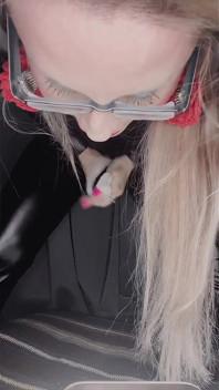 Belden bağlamalı öğürüyor kadın kılıklı ağzına asmr büyüleyici