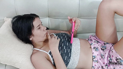 celexxxte: Celexxxxte wraca do domu napalona i zjada moją cipkę do...