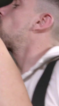 Piggy Twink Sub Lanie i Fucked Apart przez Josh Milk