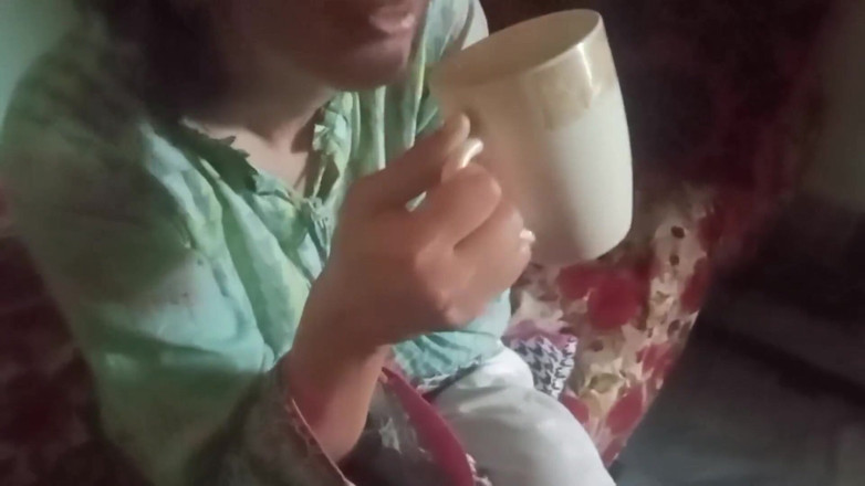 SHAKRATASNEEM: Desi sorellastra sesso con fratellastro