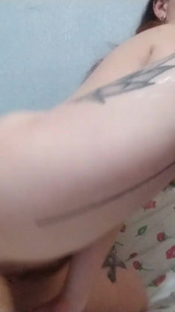 Meludahi toket dan memek bebrulu