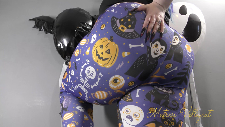 Mxtress Valleycat: Spooky leggings tease