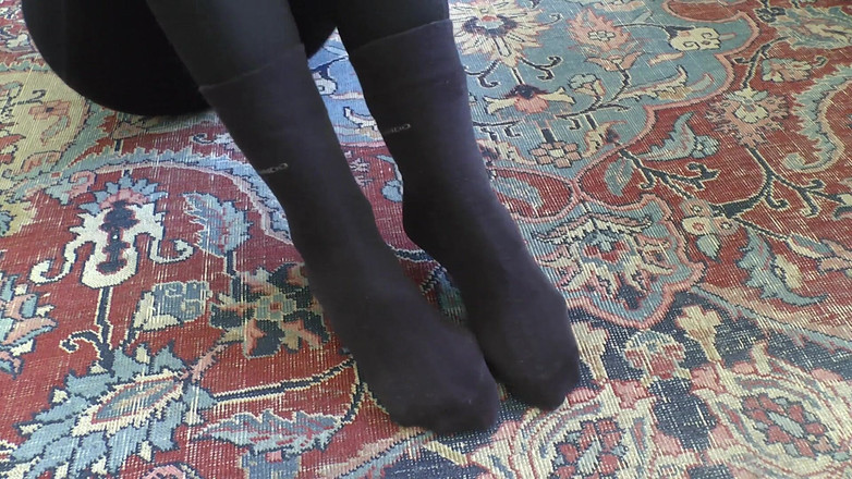 Lady Victoria Valente: Dein Besitzer Schwarze Socken Möchten Gepflegt Werden! Staubsauger Und Erfrischung!...