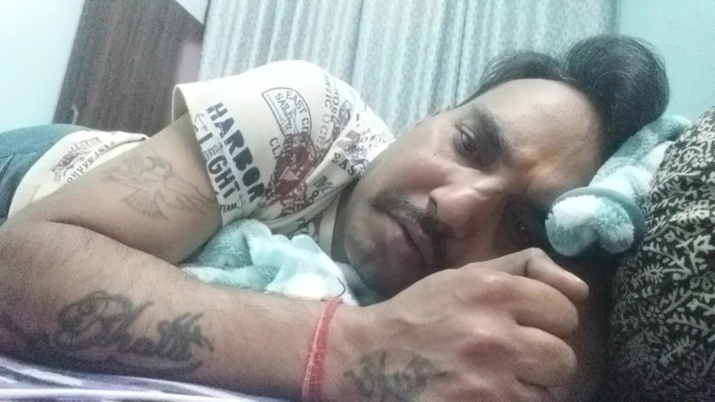 Rajasthani-old-lover: Ofițerul de poliție indian este supt și futut de tatăl vitreg...