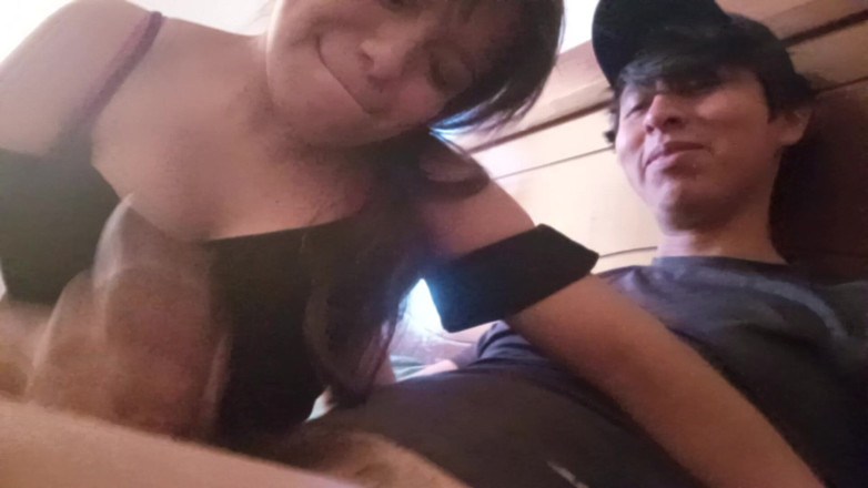 Moo DBOXXX: Aku lagi asik ngentot sama pacarku yang menjual bajuku, dia...