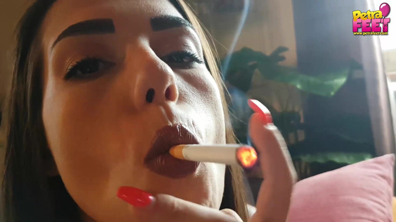 Smokin Fetish: Her beauty face on cam