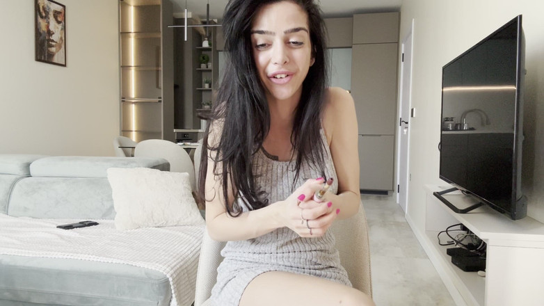 silicone_brunette: Penghinaan zakar kecil