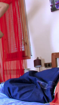 Yoha, kolumbijska gwiazda porno zostaje zerżnięta przez Davida na łóżku