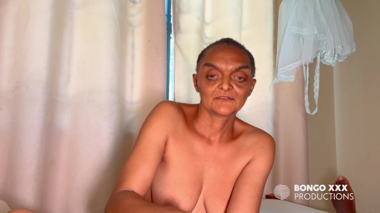 BongoXXX: Zadek této staré ženy může opravdu vzít ptáka