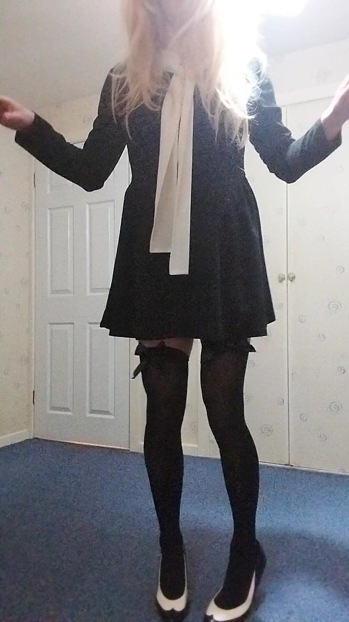 Cindy Belfast: 饥渴的娘娘腔穿着新礼服高潮