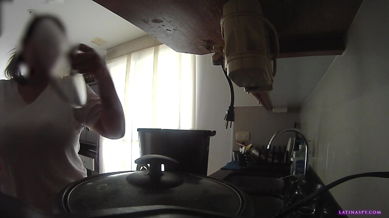 Latinaspy: Cerita Krismas pembantu rumah bertetek besar