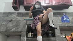 NEGRITA SEXY: Are ceva anormal în vagin!! O ciudată pe buzele ei vaginale...