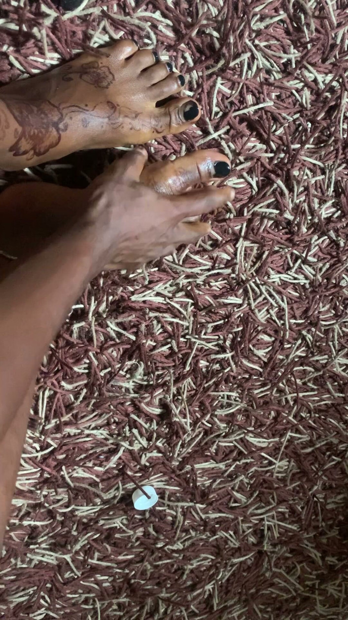 Browngurl234: Sexy ebenová holka část masáže nohou
