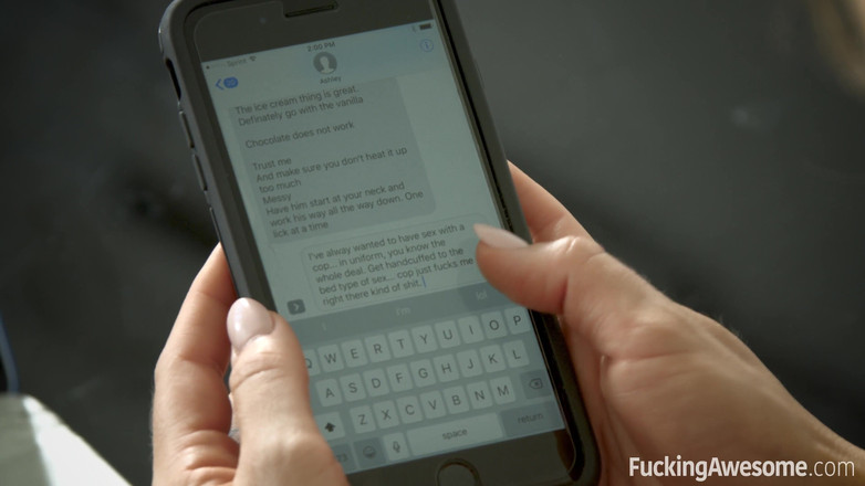 Fucking Awesome: Büyük memeli Nicole Aniston memur Adams tarafından sikiliyor