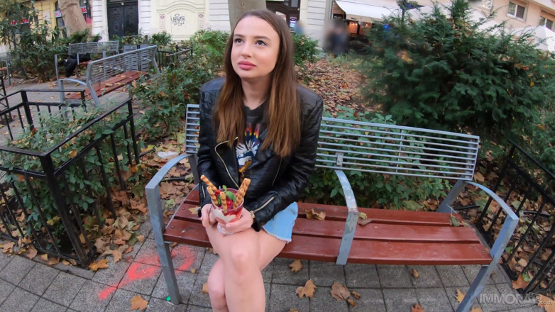 Immoral Live: Od tyłu do tyłu wybuchy spermy wewnątrz PAWG Kylie