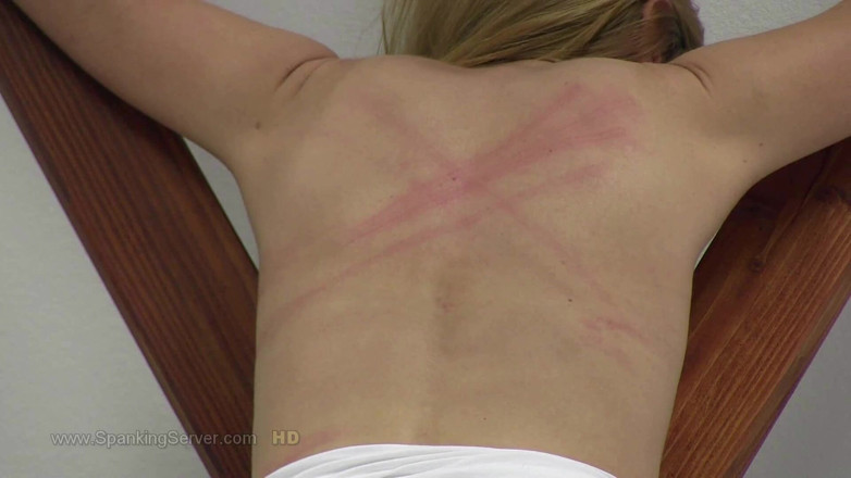Spanking Server: Stora Luca Bella bar tillbaka piska