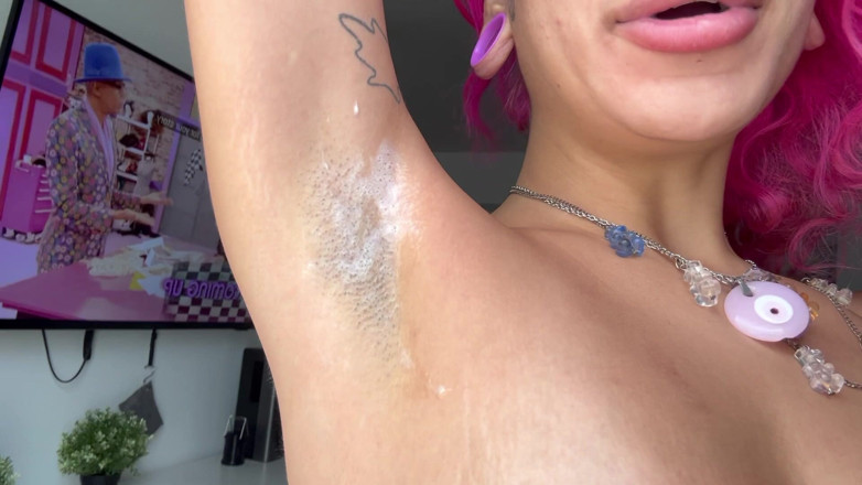 Nali Marie: Axila fetiche cuspindo suado nas minhas axilas esguichando no cu...
