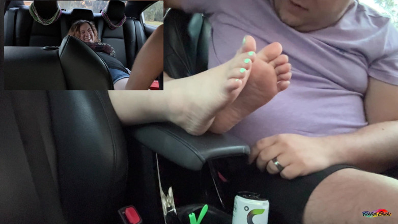Ticklish Chicks: Snyft: Heather lechtala