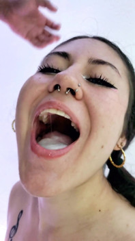 The Slut Asked Me to Cum in Her Mouth to Swallow It All