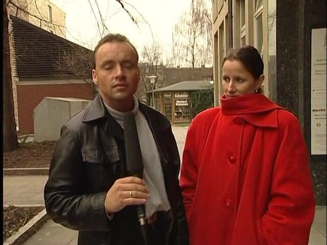 Lucky Cooch: Hnědovlasá německá dáma má rozhovor venku