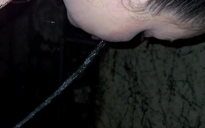 Kimmywetwet: Спереду ганок ковтає сеча від великого чорного члена