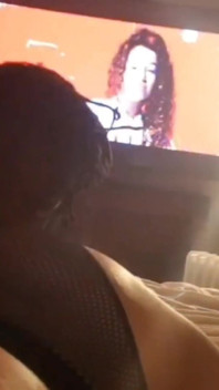 Membongkok hubby makan lubang dubur saya menjilat pepek saya dari belakang