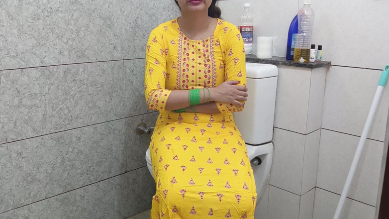 Saarabhabhi6: Indian Hot Step Mother Fucked Step Son Dirty in Washroom...