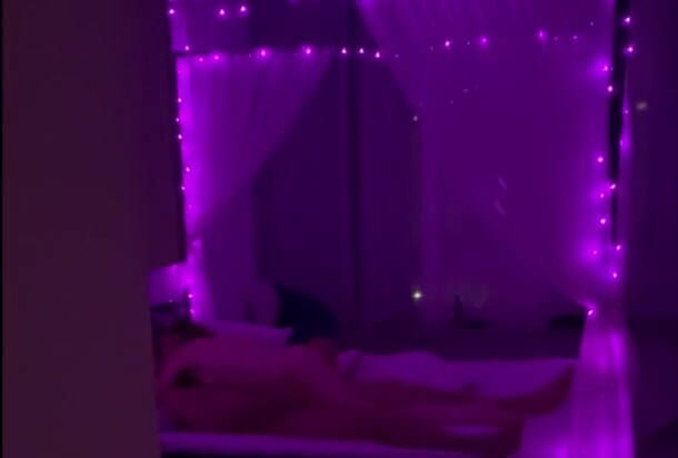 Curry: Cuckold spioniert seine Frau aus