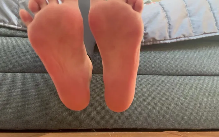 Goddess Lena: Converse and Socks Brainfuck