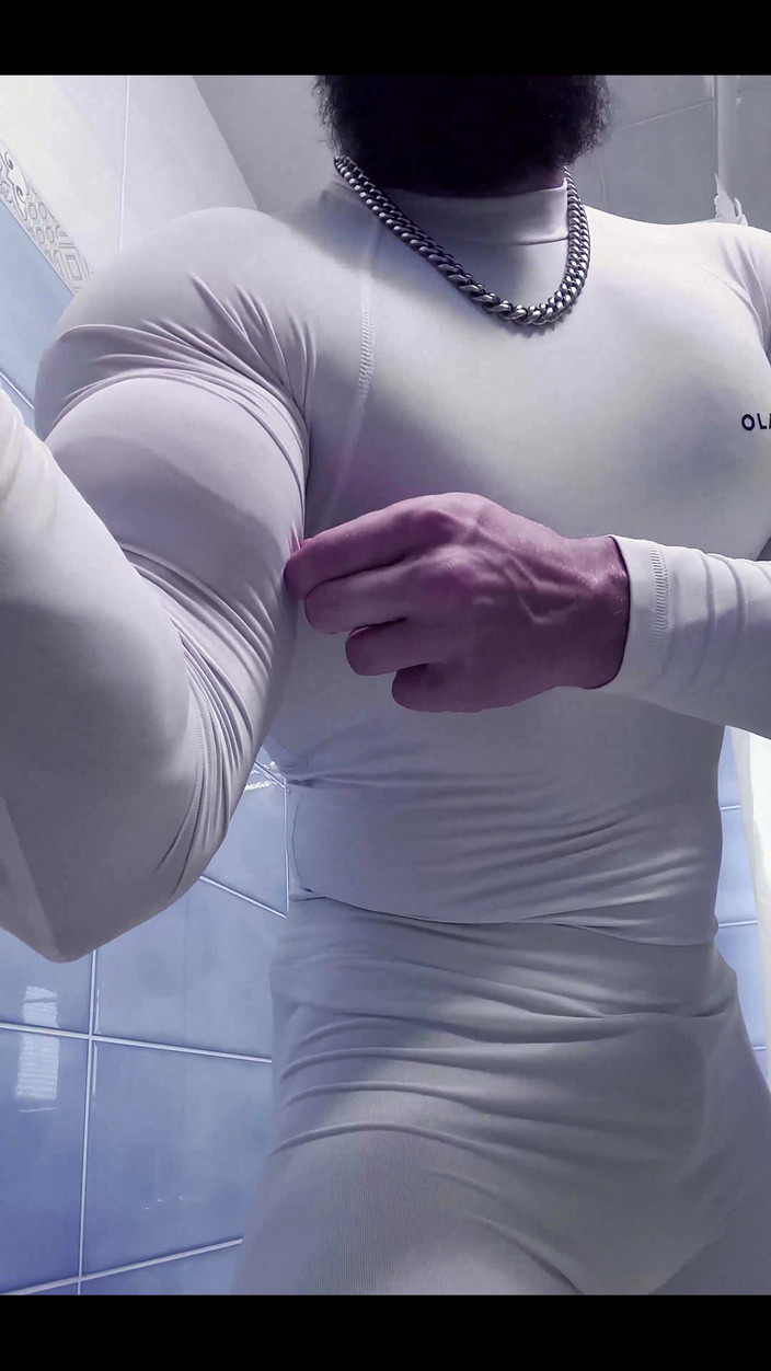 Mister Stone: 당신은 얇은 천을 통해이 미친 라인을 볼 수 있습니다