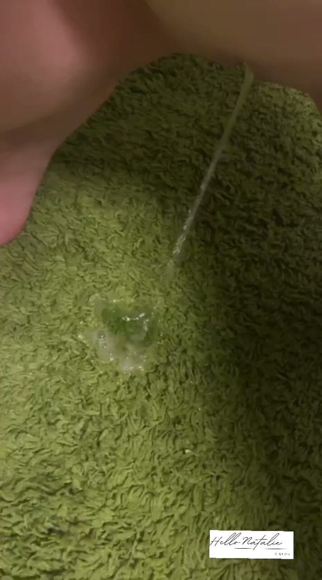 I Piss on His Carpet (HelloNatalie) I Piss on His Carpet (HelloNatalie)