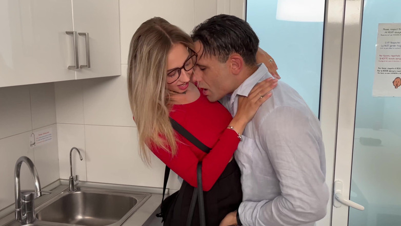Jet sex prod: Żonaty mężczyzna pieprzy turystkę w Barcelonie
