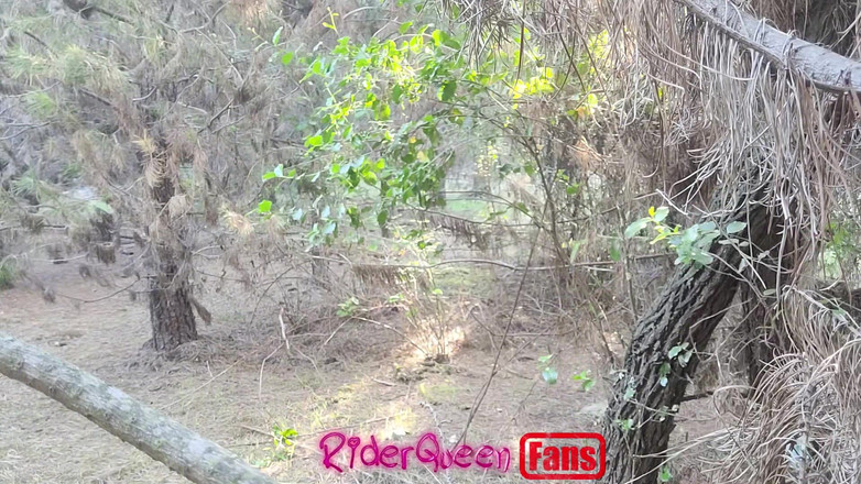 Riderqueen BBW Step Mom Latina Ebony: Riderqueen अकेले, आउटडोर, प्रशंसकों के लिए वीडियो