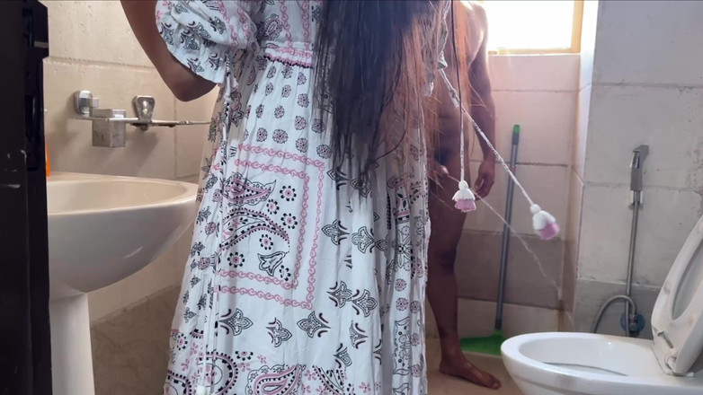 Hornycouple149: Styvson såg MILf Saara naken efter dusch och kunde inte...