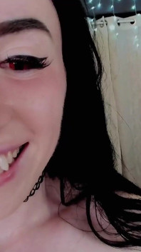 Il femboy vampiro fa sesso dal vivo