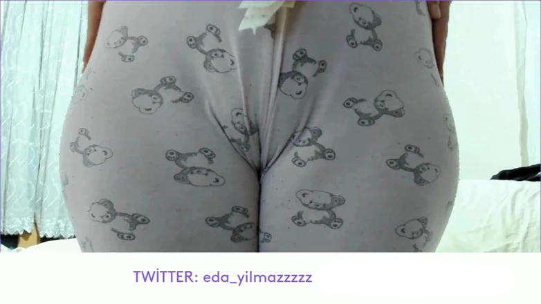 turk_milf_porno: Camel Toe in Pajamas Close up