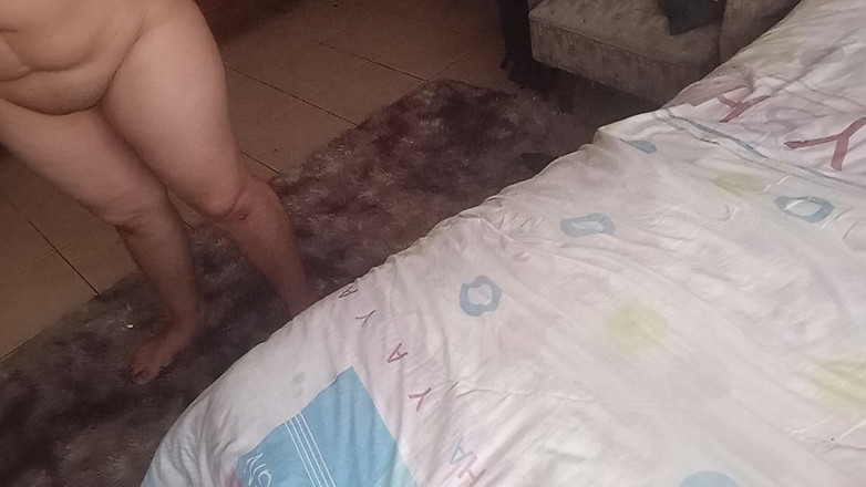 E-Alfa: De quatro, minha amiga finalmente me dá sua bunda, leite...
