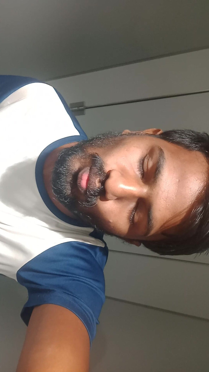 KUMBHA MANOJ KUMAR: Meine krankenschwester hand sehr sensibel und fühlt sich glücklich, es...