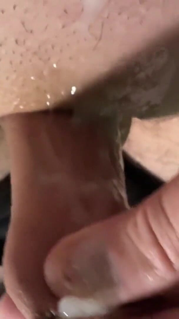 Huge Load Cumming (Chuck Taylor)