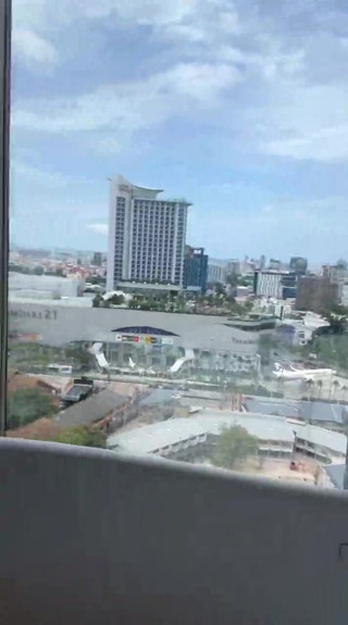 Mae Melody: स्नान में गाल