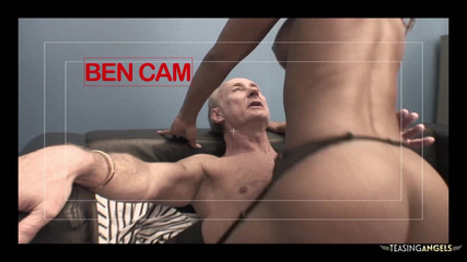 Teasing Angels: Černá sekretářka miluje mezirasový skupinový sex se svými šéfy v kanceláři