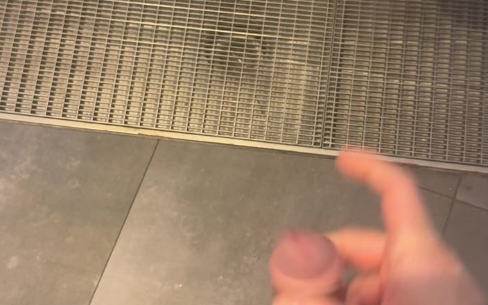 GayDuplo: Ngocok di cinema wc